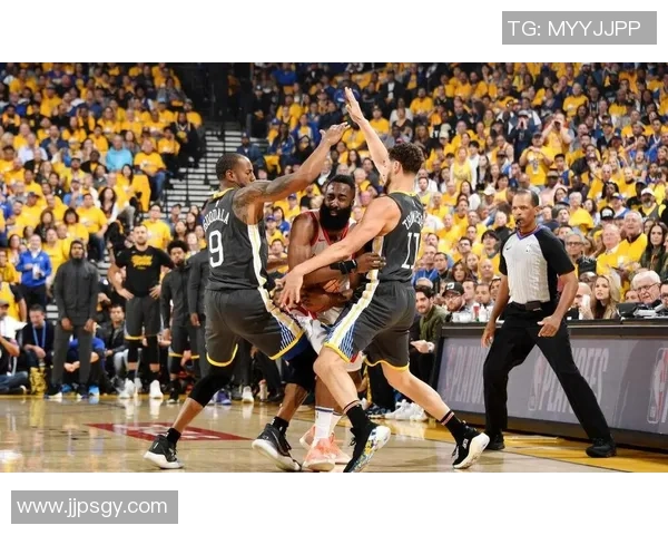 火箭与勇士西决第六场激战回顾:谁将晋级总决赛的巅峰对决